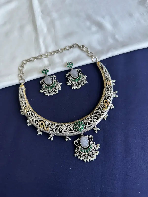 Handcrafted Stone Setting Necklace with Elegant Beadwork-Hasli Necklace Sets