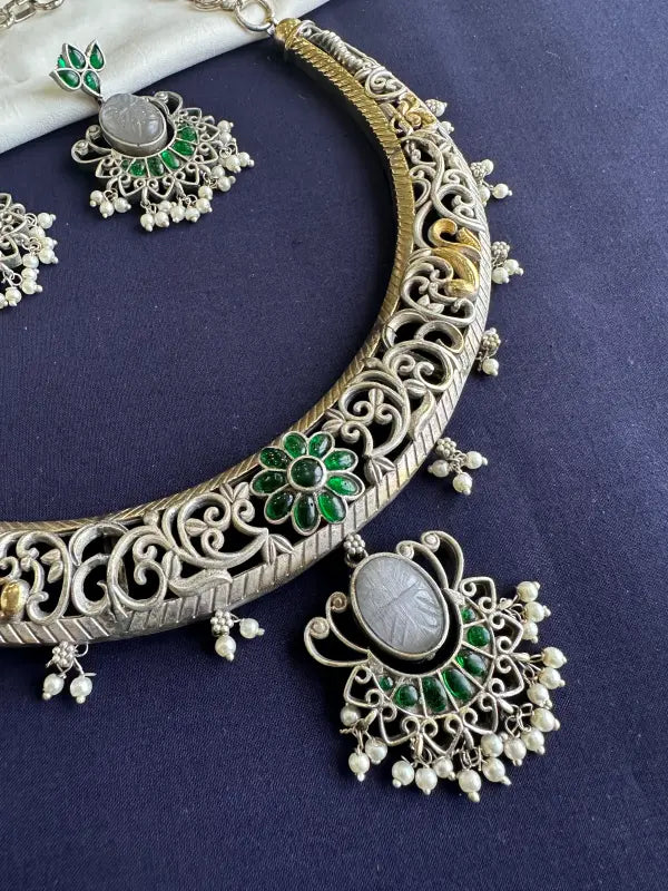 Handcrafted Stone Setting Necklace with Elegant Beadwork-Hasli Necklace Sets