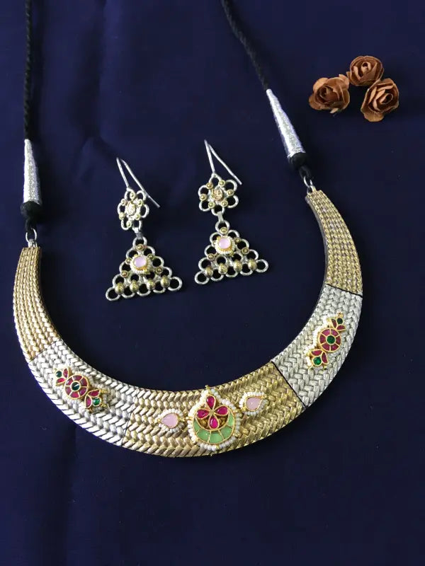 Shiny Pachi Kundan Necklace with Semi-Precious Stones-Hasli Necklace Sets