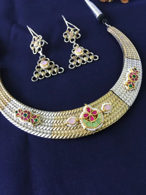 Shiny Pachi Kundan Necklace with Semi-Precious Stones-Hasli Necklace Sets