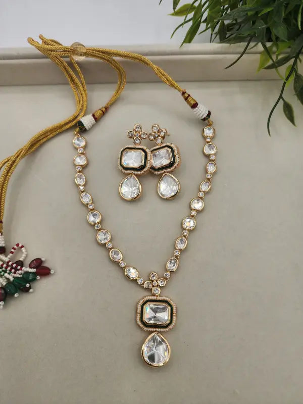 Handcrafted Kundan Jewelry with Glass Stone, Copper Alloy & Bead - Necklace Set