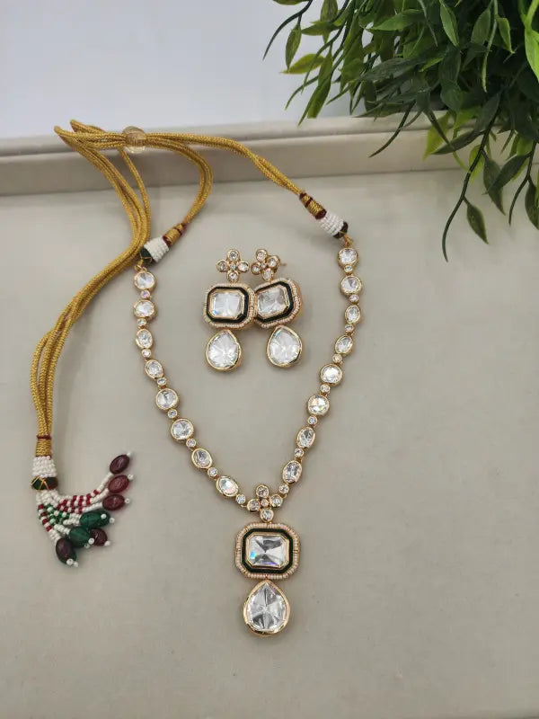 Handcrafted Kundan Jewelry with Glass Stone, Copper Alloy & Bead - Necklace Set