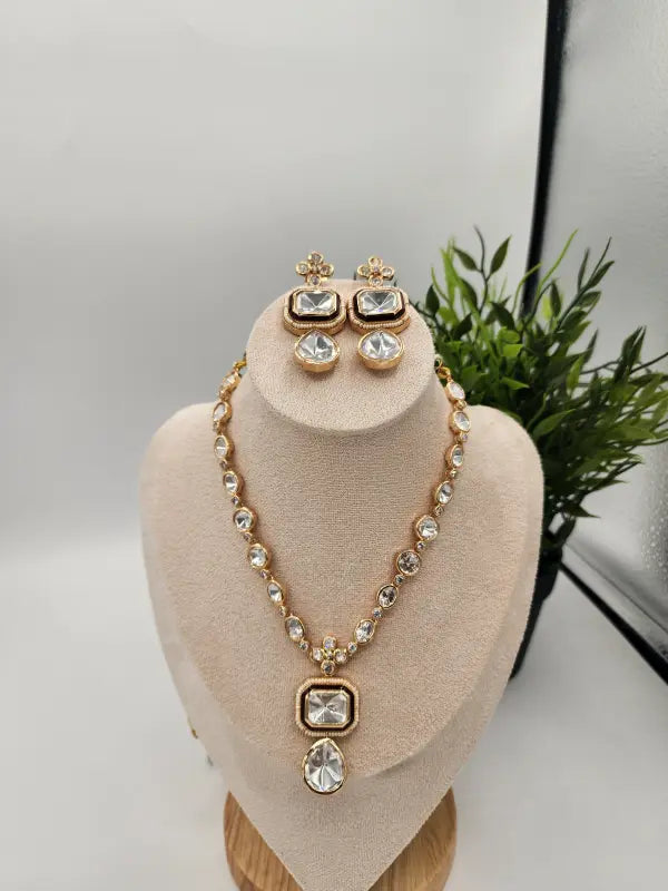 Handcrafted Kundan Jewelry with Glass Stone, Copper Alloy & Bead - Necklace Set