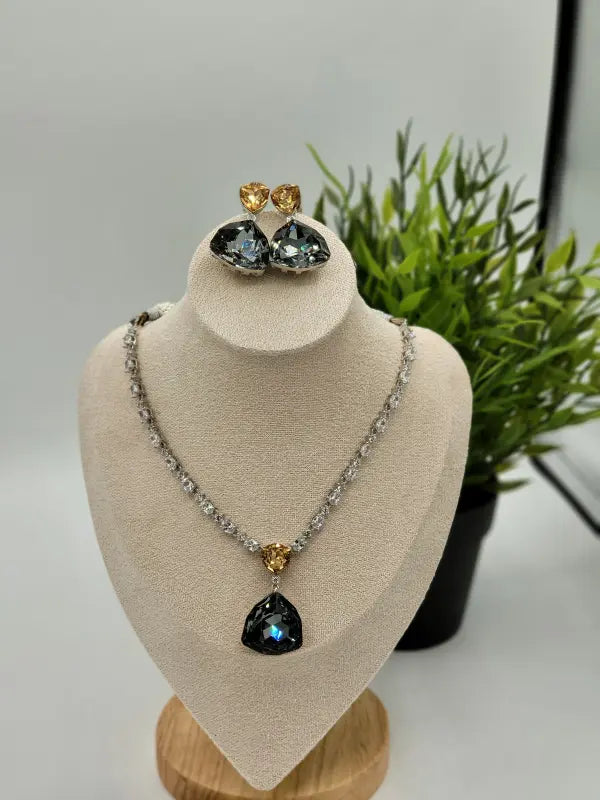 Handcrafted Beadwork Jewelry with Copper Alloy & Cubic Zirconia - Necklace Set