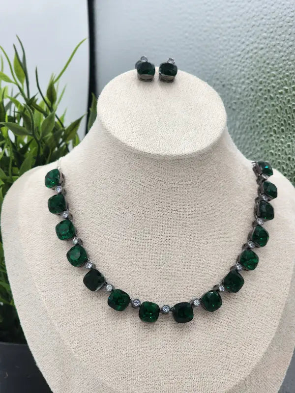 Handcrafted Gray-Tone Jewelry with Cubic Zirconia and Glass Stone – Elegant Stone Setting
- Necklace Set