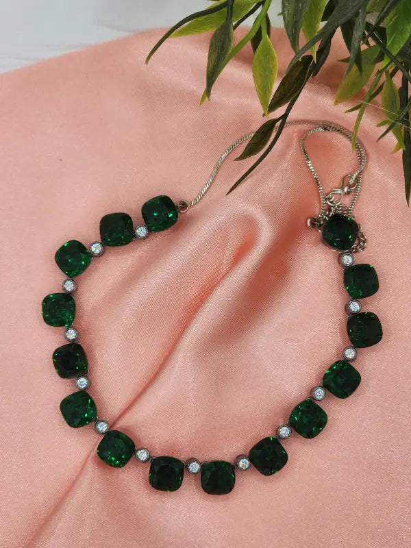 Handcrafted Gray-Tone Jewelry with Cubic Zirconia and Glass Stone – Elegant Stone Setting
- Necklace Set