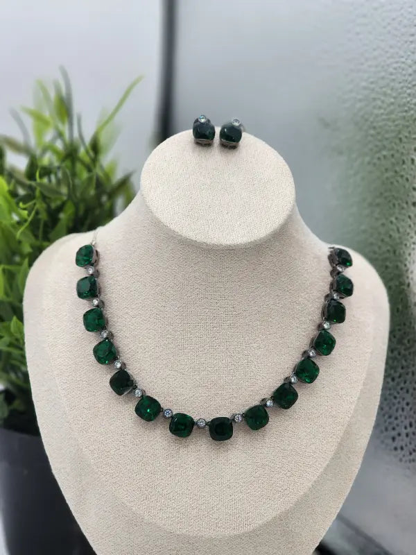 Handcrafted Gray-Tone Jewelry with Cubic Zirconia and Glass Stone – Elegant Stone Setting
- Necklace Set