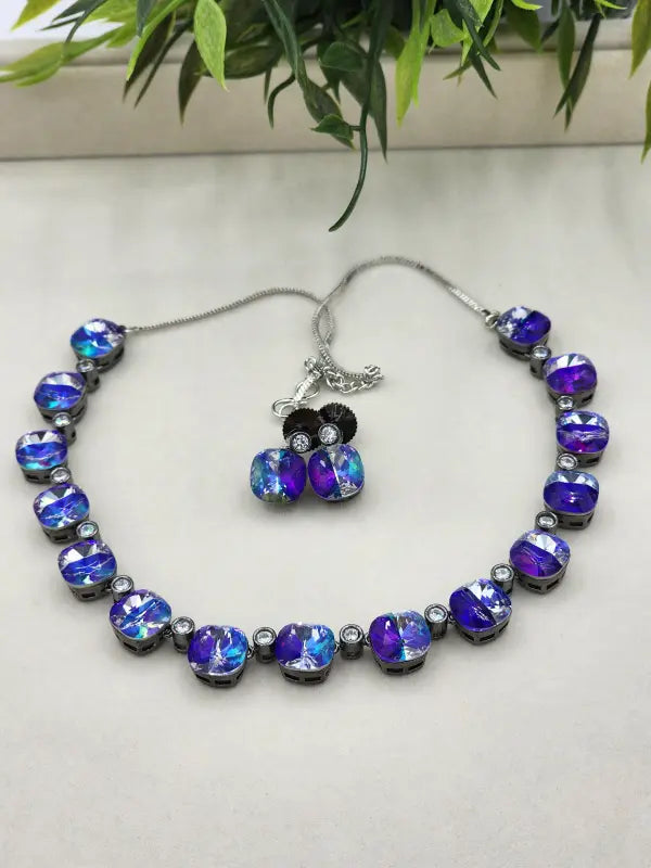 Handcrafted Gray-Tone Jewelry with Cubic Zirconia and Glass Stone – Elegant Stone Setting
- Necklace Set