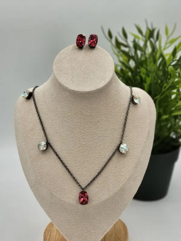 Handcrafted Ruby Jewelry with Glass Stone – Matte Gray-Tone Elegance
- Necklace Set