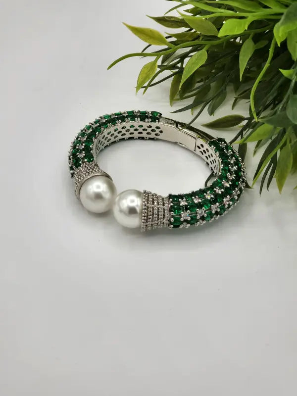 Handcrafted Green Jewelry with Glass Stone and Cubic Zirconia – Shiny Silver-Tone Elegance - Bracelet