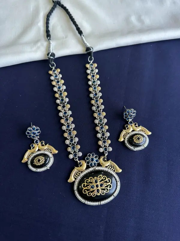 Handcrafted Stone Setting Necklace with Intricate Beadwork-Short Necklace Sets